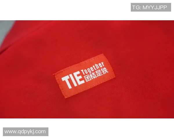 时尚与运动的完美结合足球明星海报卫衣让你尽显个性与活力